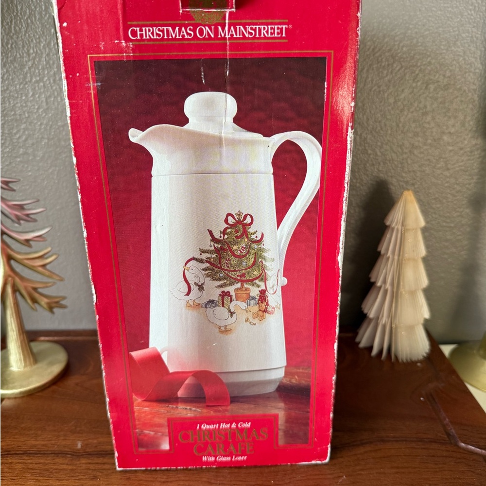 Holiday Christmas on Mainstreet Carafe with Festive Design